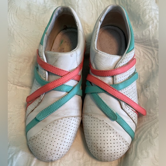 Lactose Velcro Strap Shoes - Picture 2 of 6